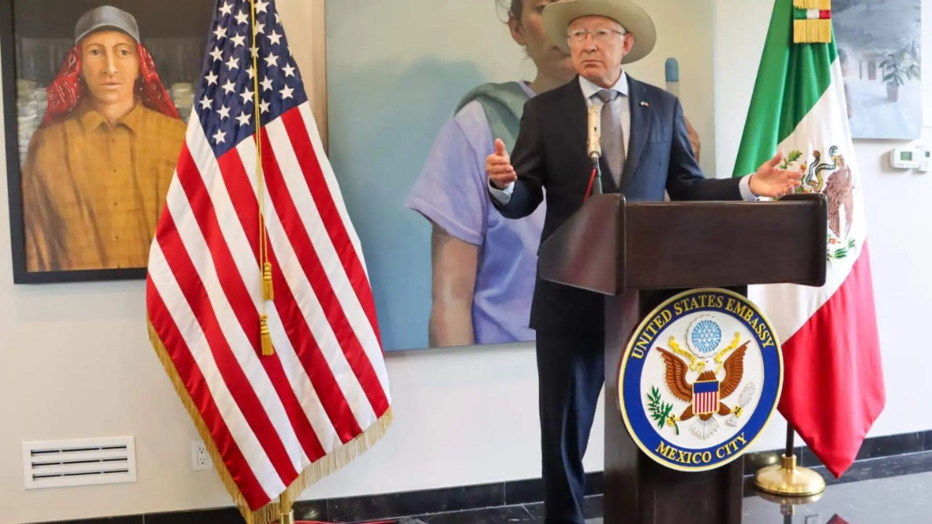 Embajador  Ken Salazar